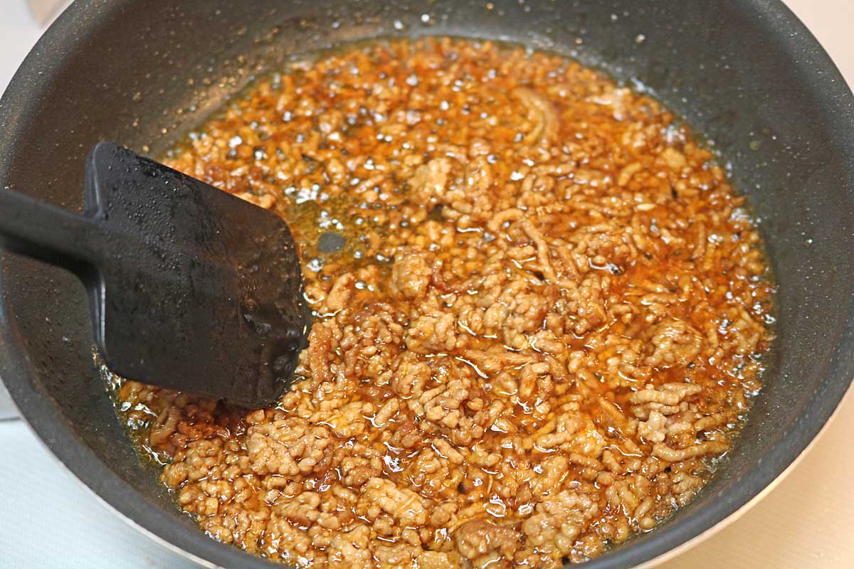 「旨辛韓国風そぼろのやみつき混ぜうどん」レシピ
