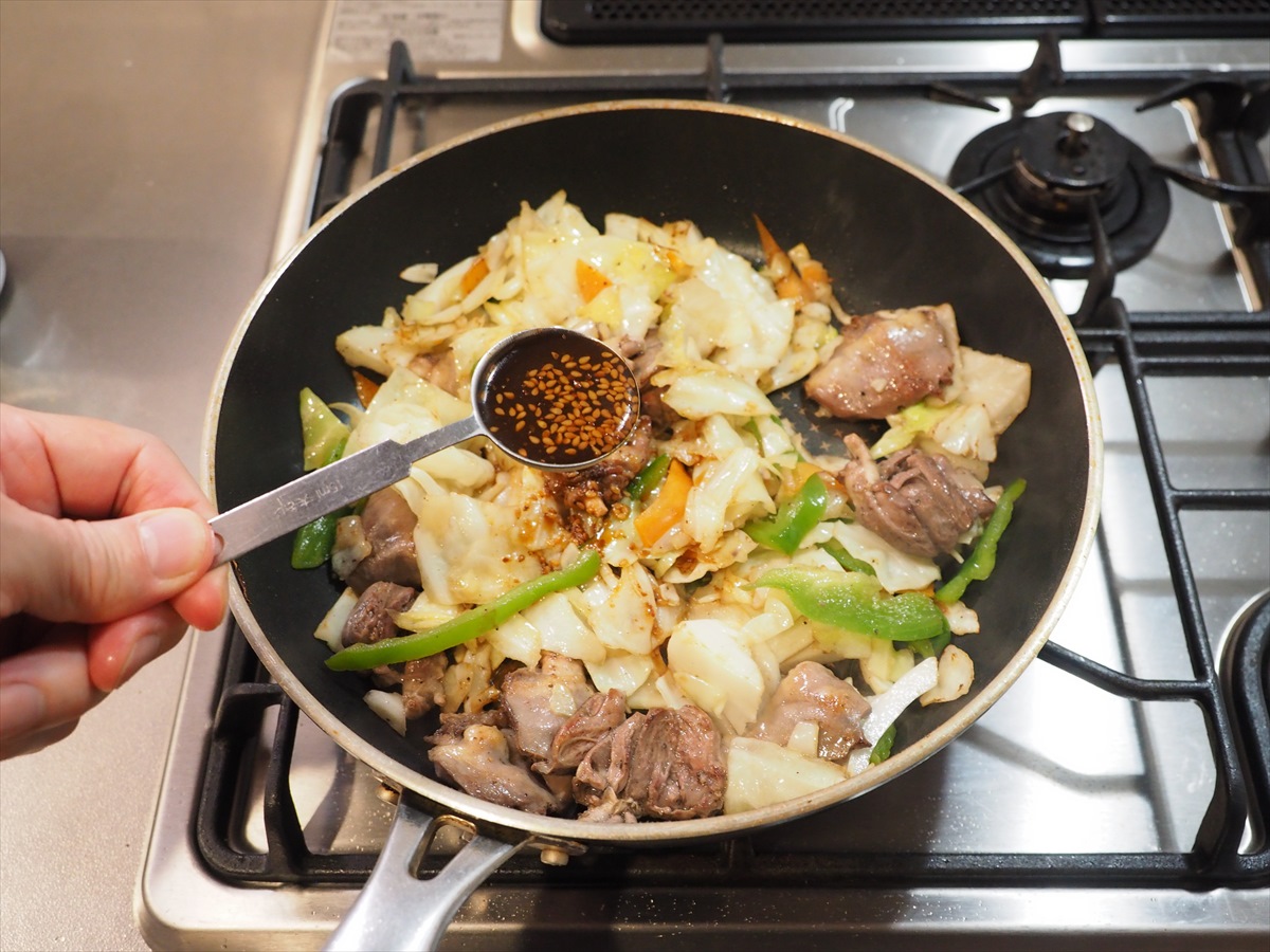 焼き肉のタレで鶏ハツ野菜炒め