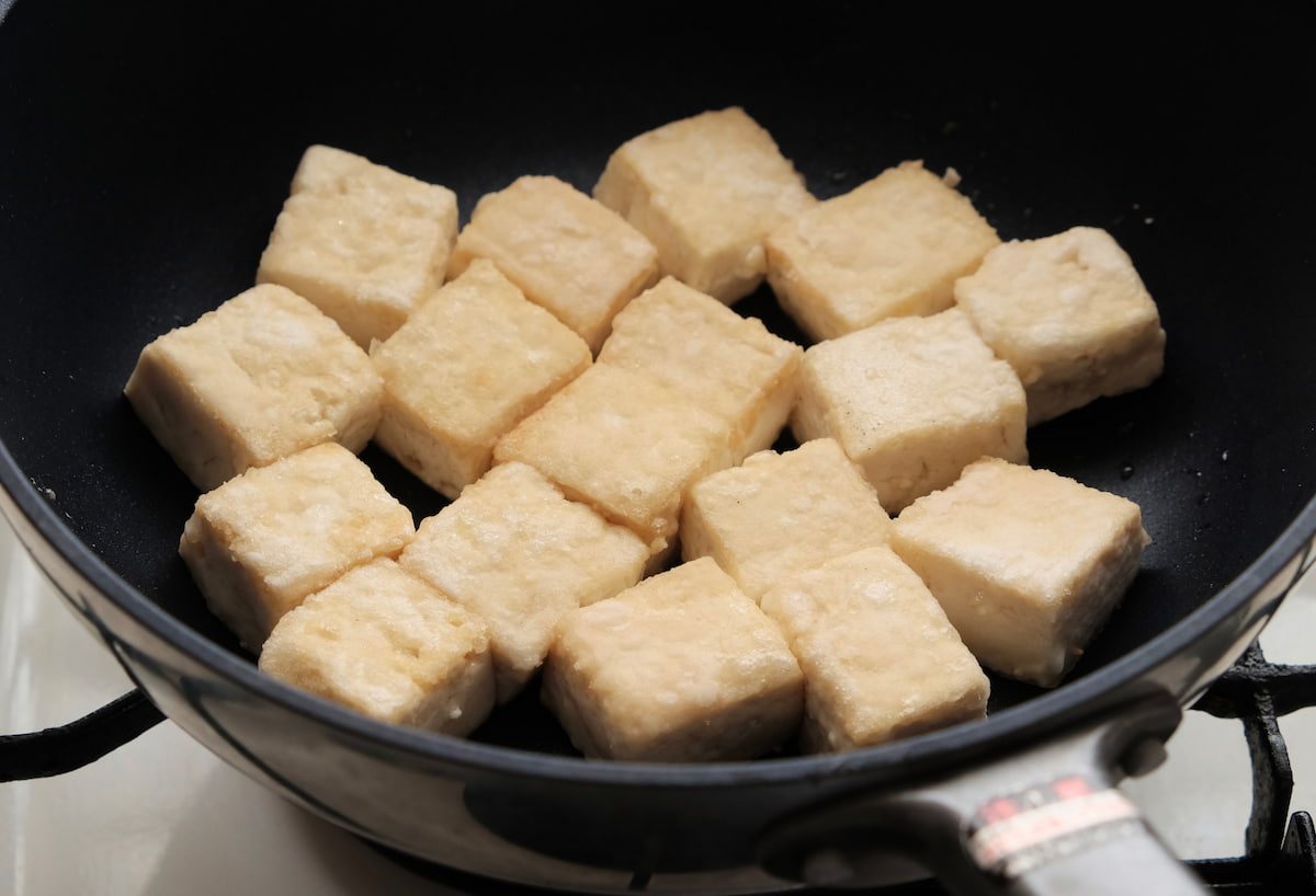 工程3 豆腐のチリソース炒め