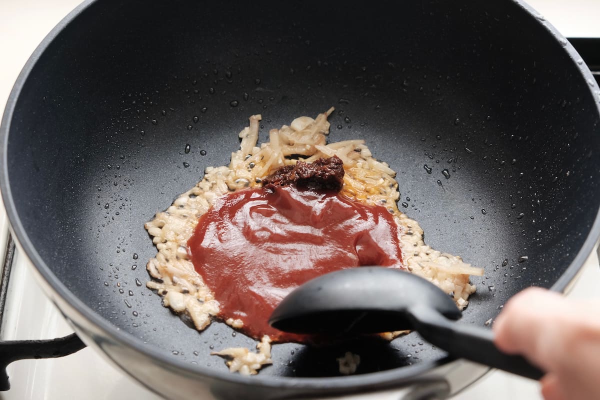工程4 豆腐のチリソース炒め