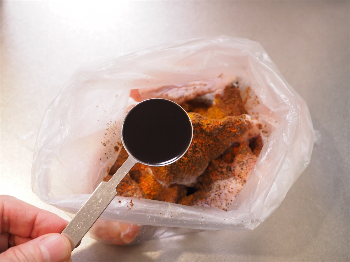 ウスターソースで手羽元のジャークチキン風