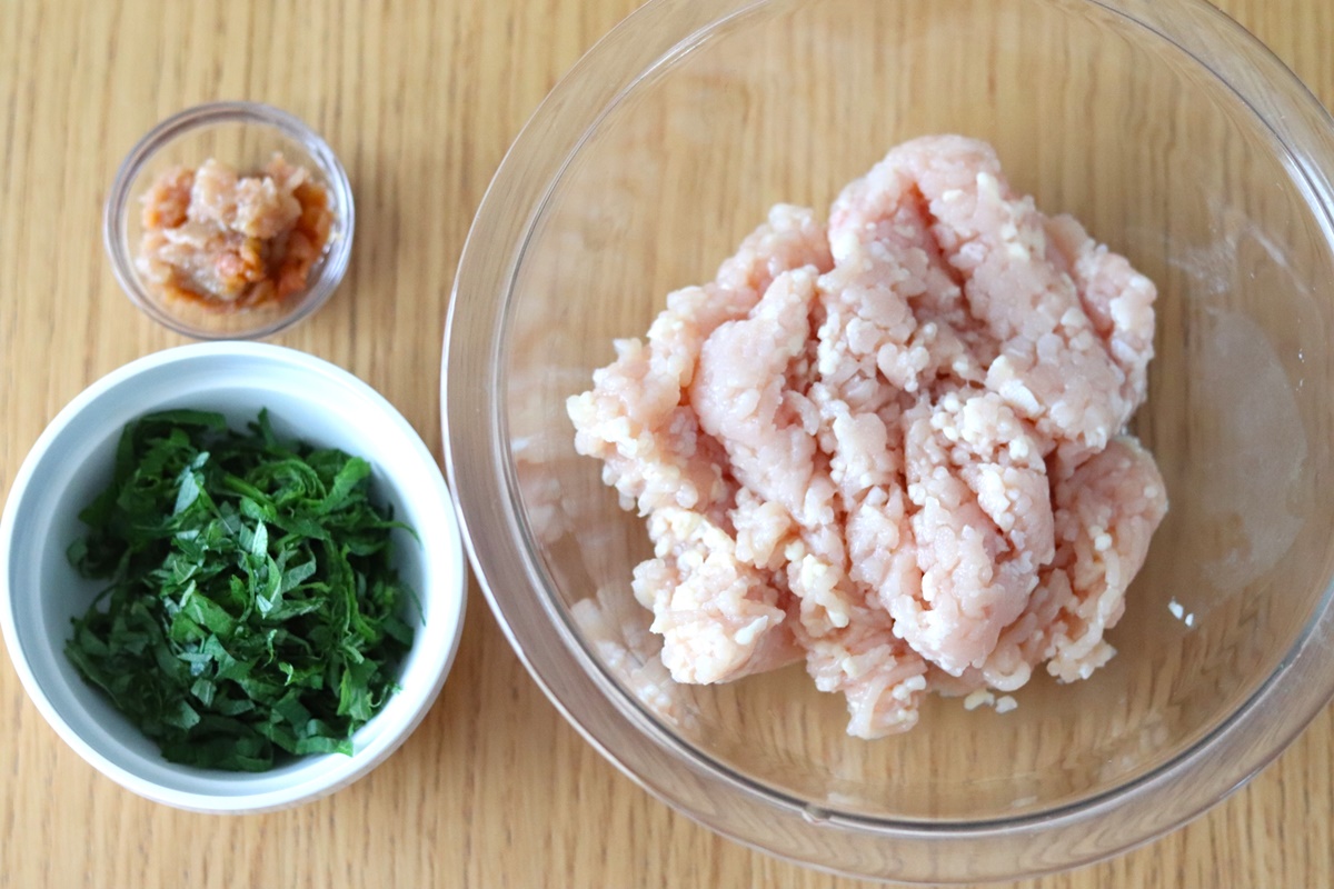 梅塩昆布の和風チキンバーグ材料