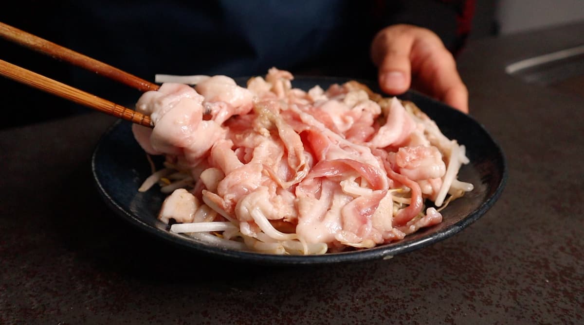 豚もやし蒸し 豚肉を裏返す だれウマ