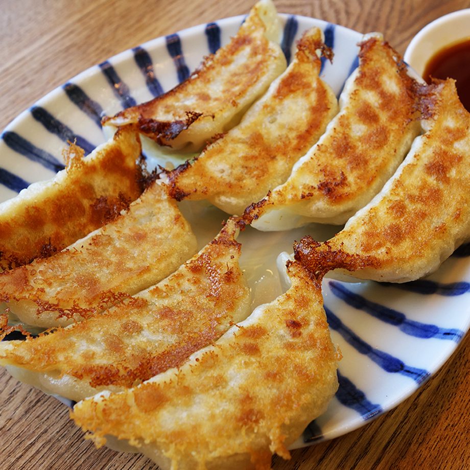 食べ比べ32個セット(いつもの餃子・にんにく増し餃子各16個)/餃子専門店くるむ