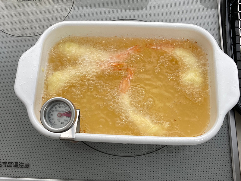 富士ホーロー 角型天ぷら鍋／温度計付き 揚げ網 バット付き／揚げ物鍋 天ぷら鍋 揚げ鍋 スクエア