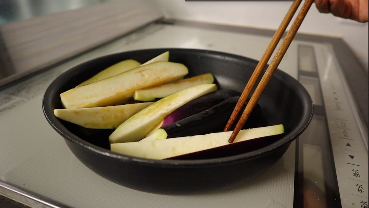 よだれなす　なすに油をなじませる　だれウマ