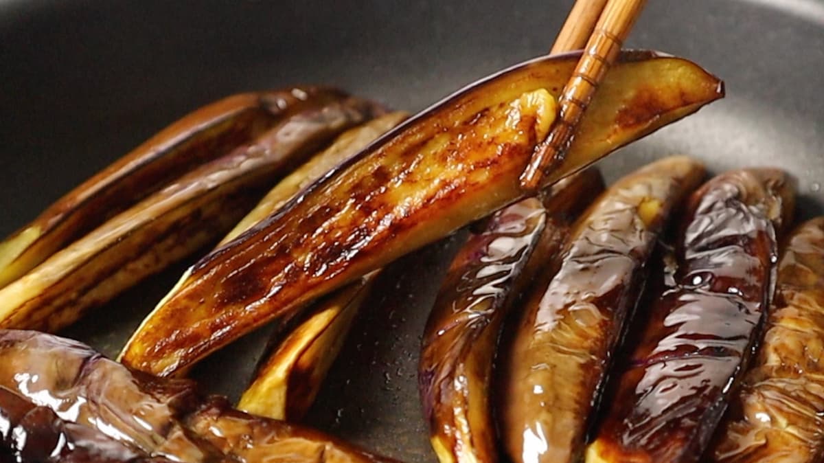 よだれなす　なすに焼き色がつくまで焼く　だれウマ
