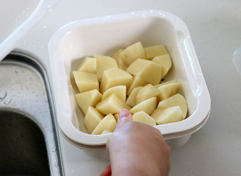 
レンチンであと一品が気軽に叶う！副菜からメイン料理もこなせる「コランダー」の使い方