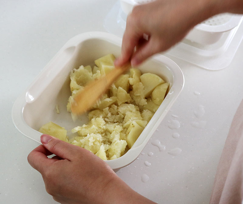 
レンチンであと一品が気軽に叶う！副菜からメイン料理もこなせる「コランダー」の使い方
