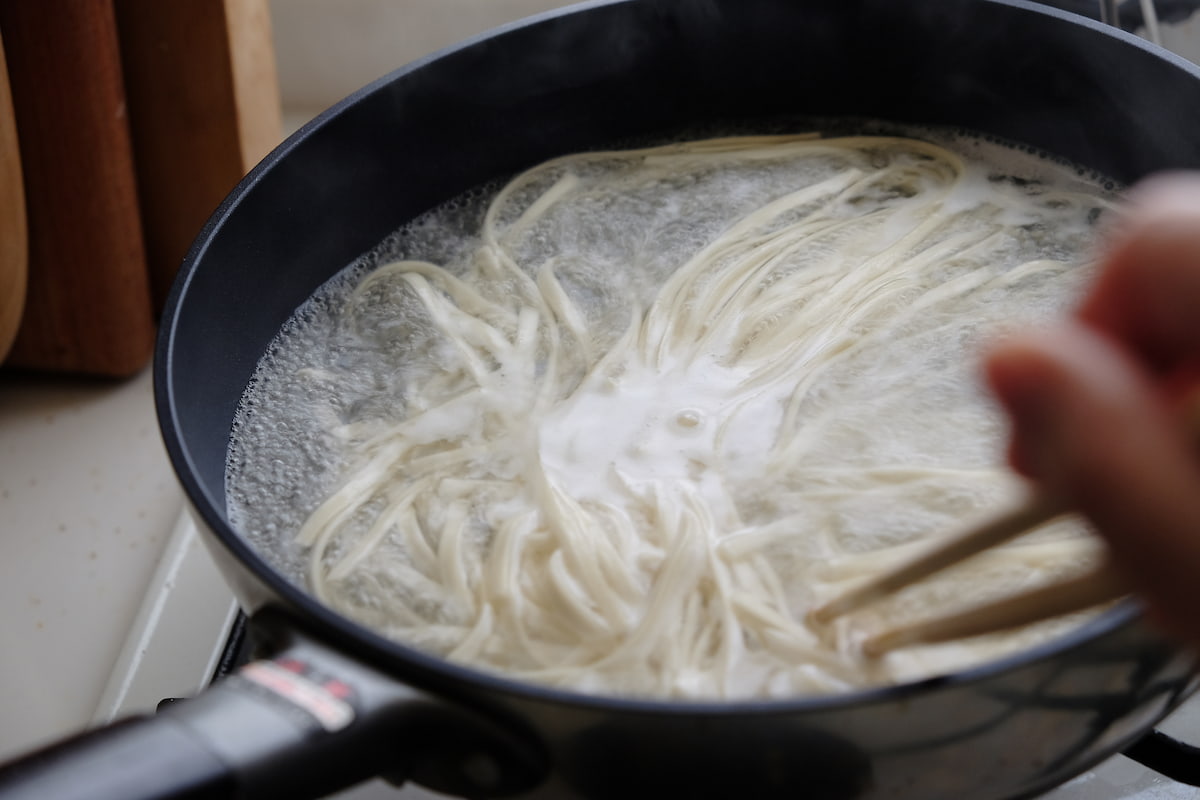 工程1 トマトオリーブうどん