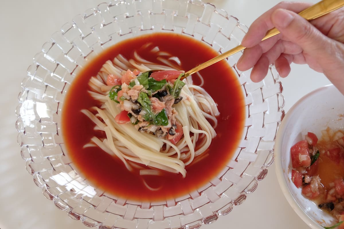 工程5 トマトオリーブうどん