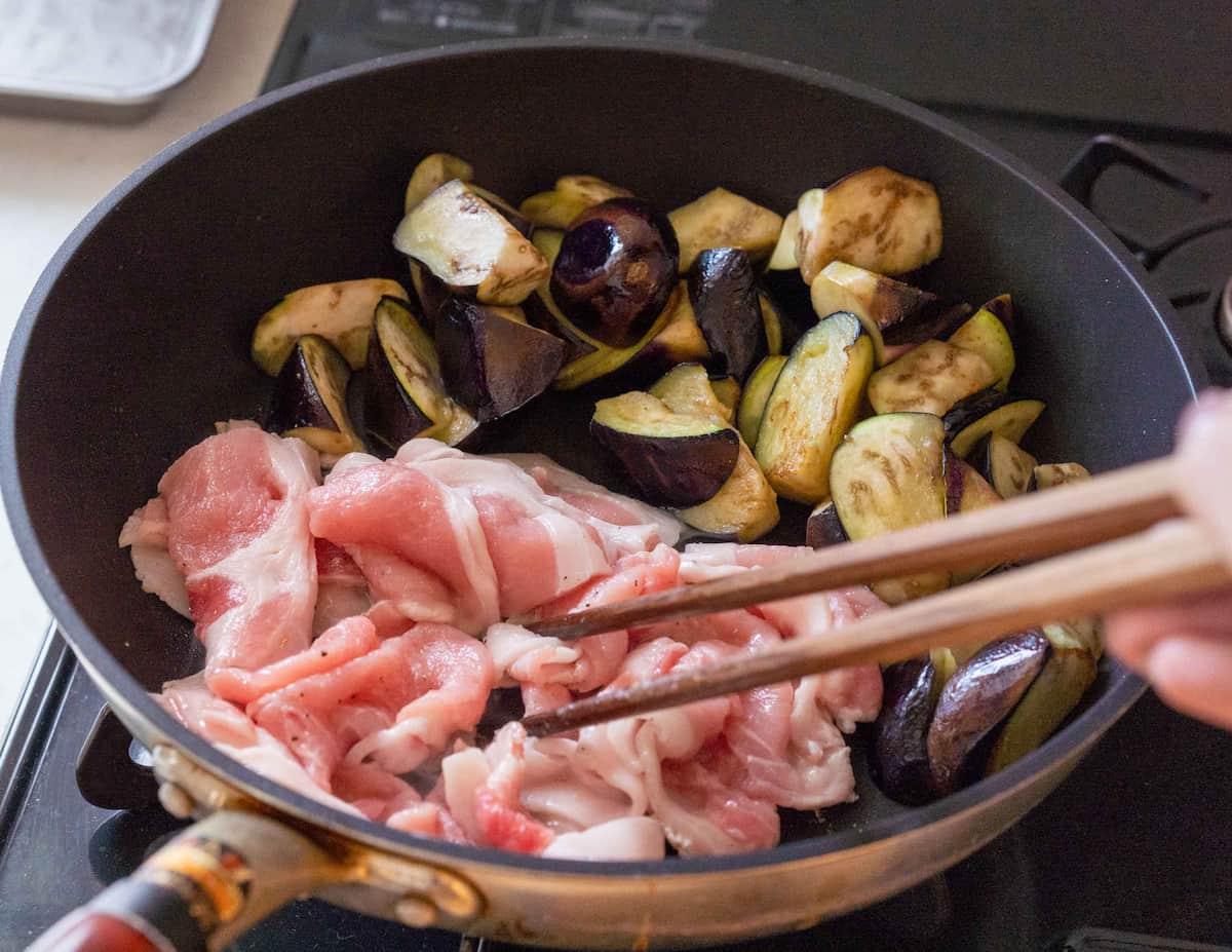 豚肉となすのバタぽん炒め作り方