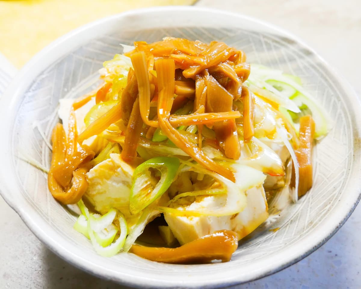 味付きメンマが決め手！お酒がめちゃくちゃすすむ「おつまみ冷奴」の作り方