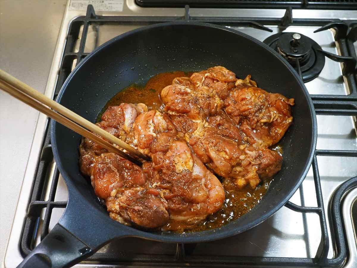 鶏もも肉のウスターソース焼き