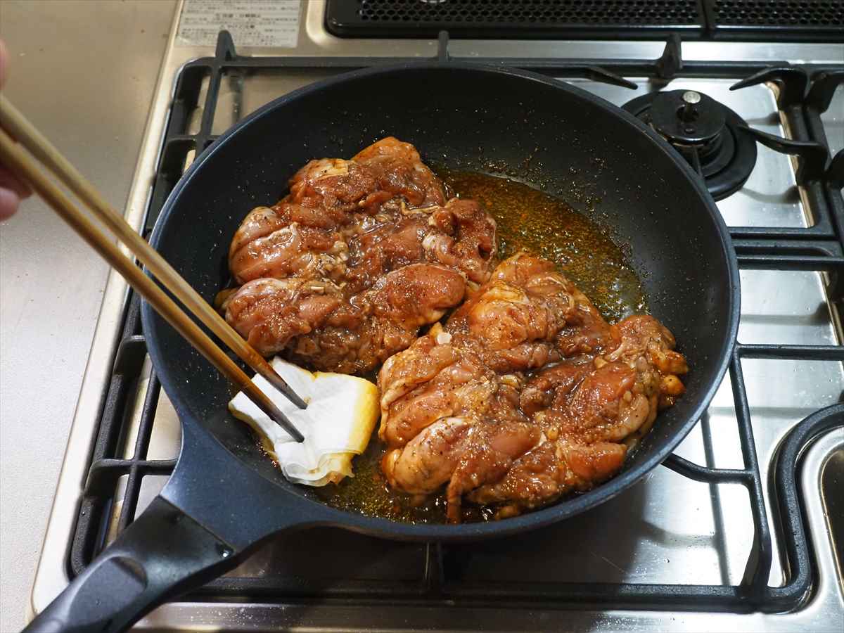 鶏もも肉のウスターソース焼き