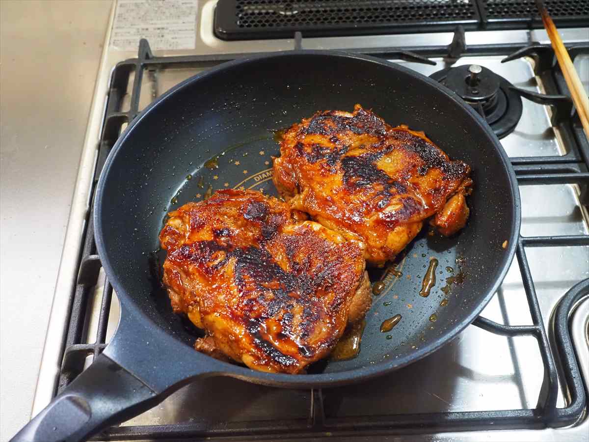 鶏もも肉のウスターソース焼き