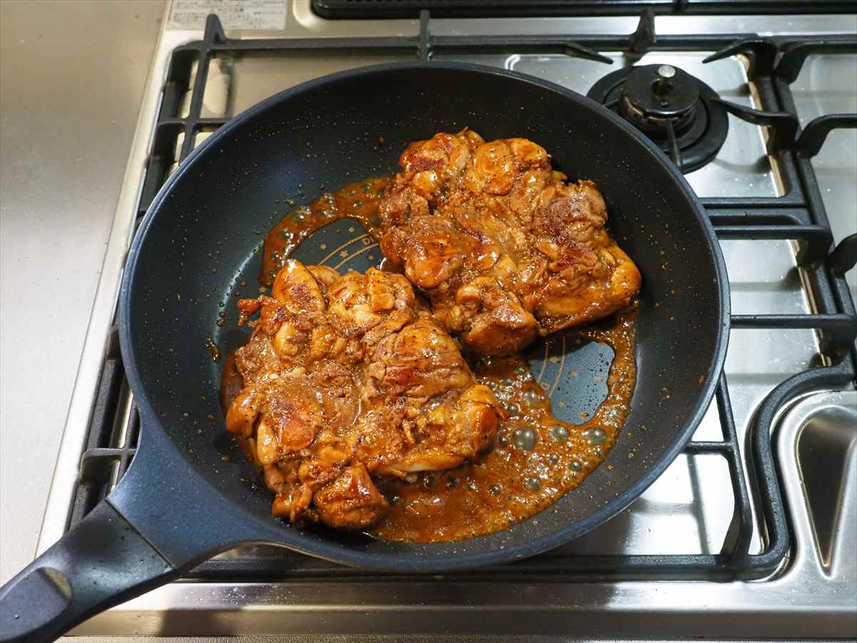 鶏もも肉のウスターソース焼き