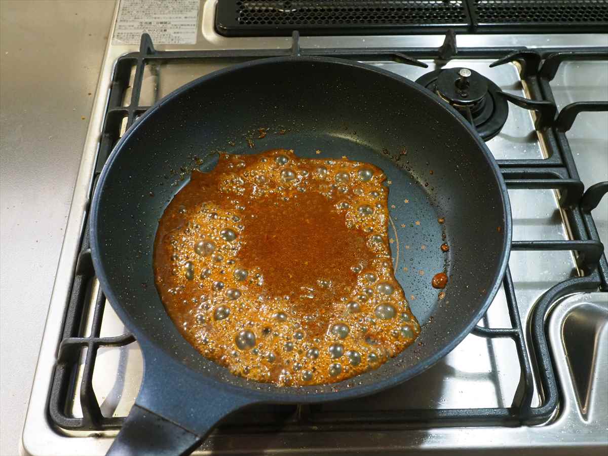 鶏もも肉のウスターソース焼き