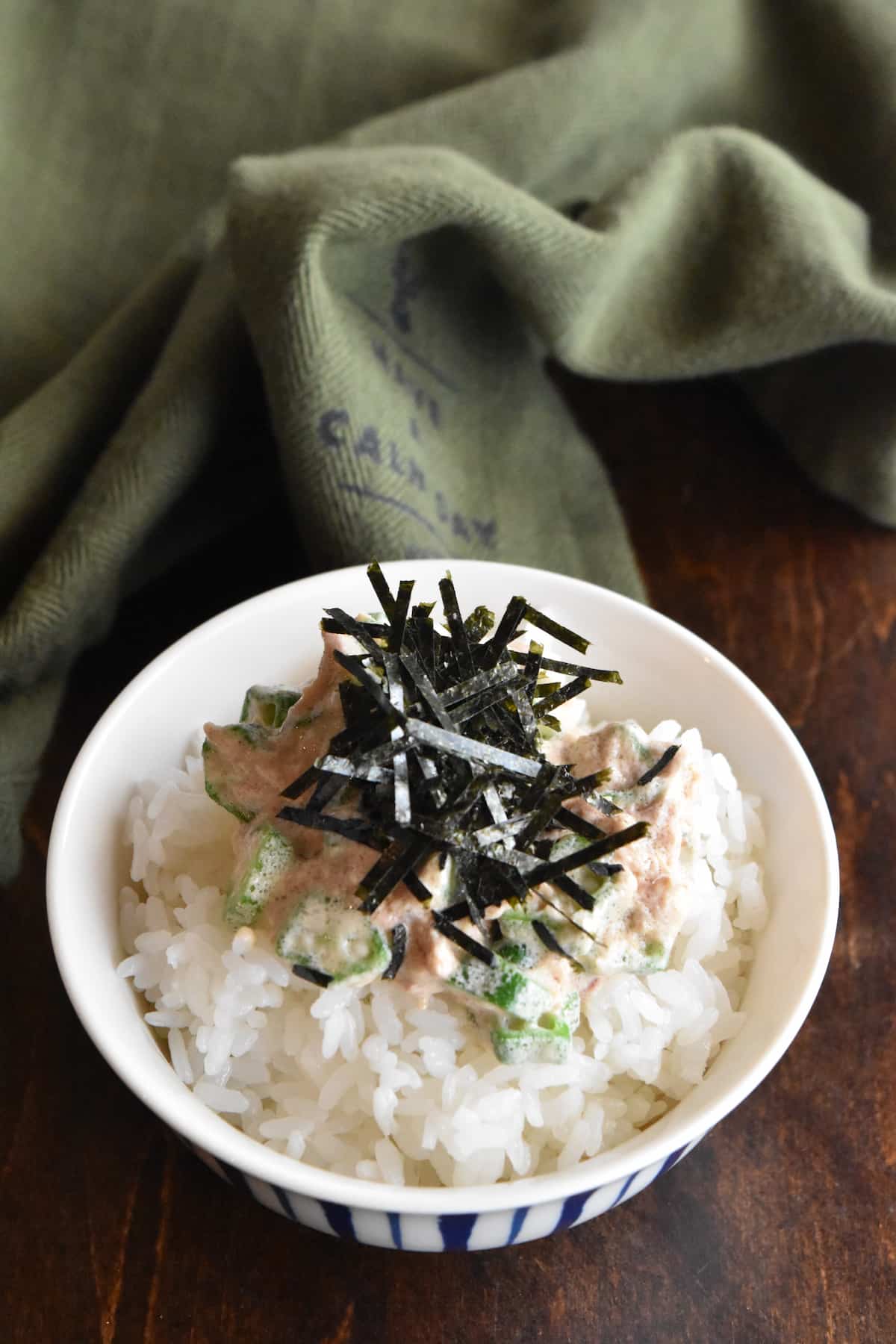 出来上がり(オクラとツナのワサビマヨ丼)