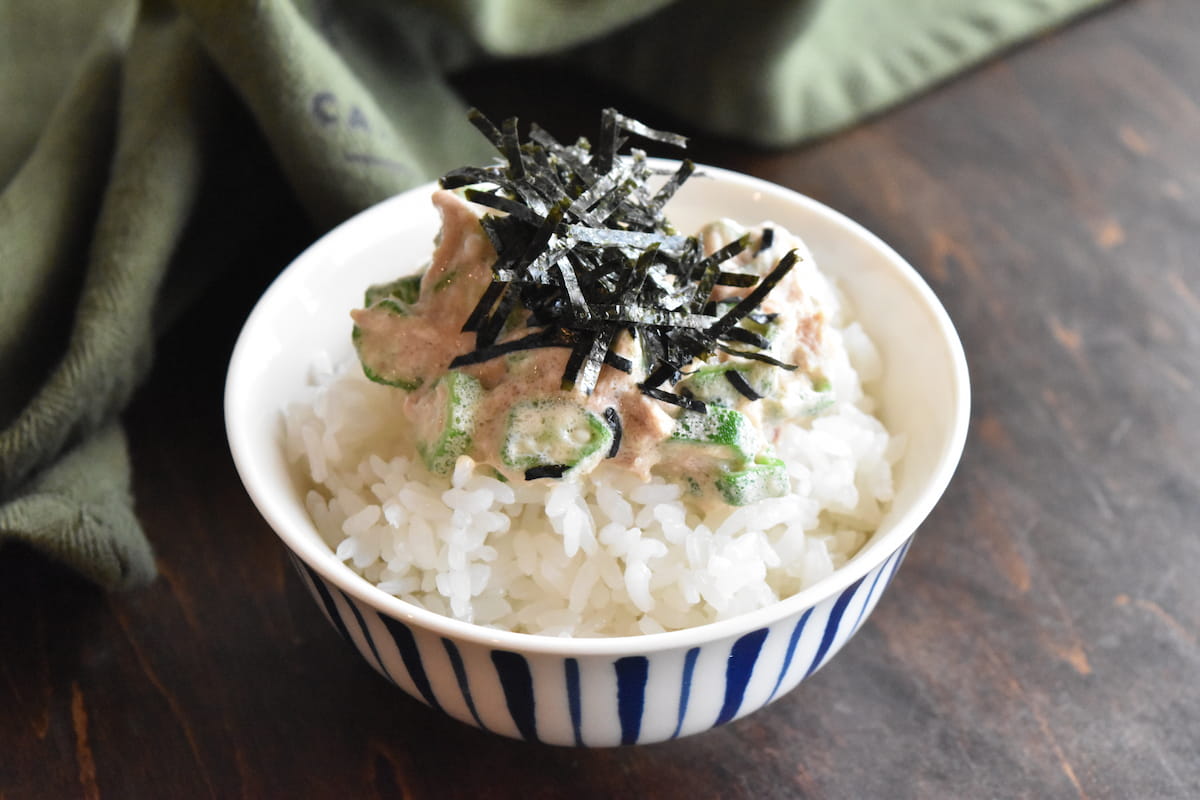 出来上がり(オクラとツナのワサビマヨ丼)