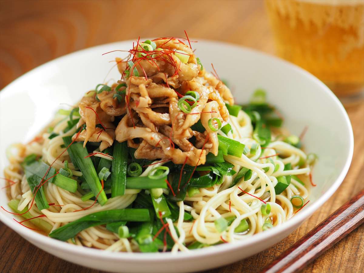 鶏皮ぽん酢のっけ冷やし中華風