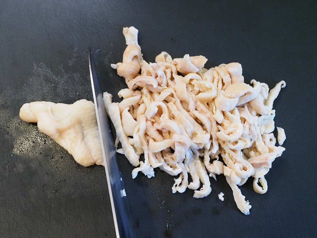 鶏皮ぽん酢のっけ冷やし中華風