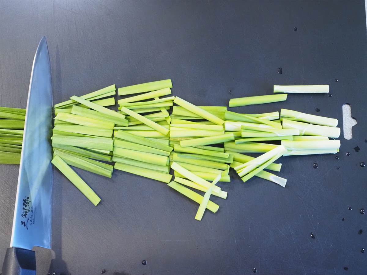 鶏皮ぽん酢のっけ冷やし中華風