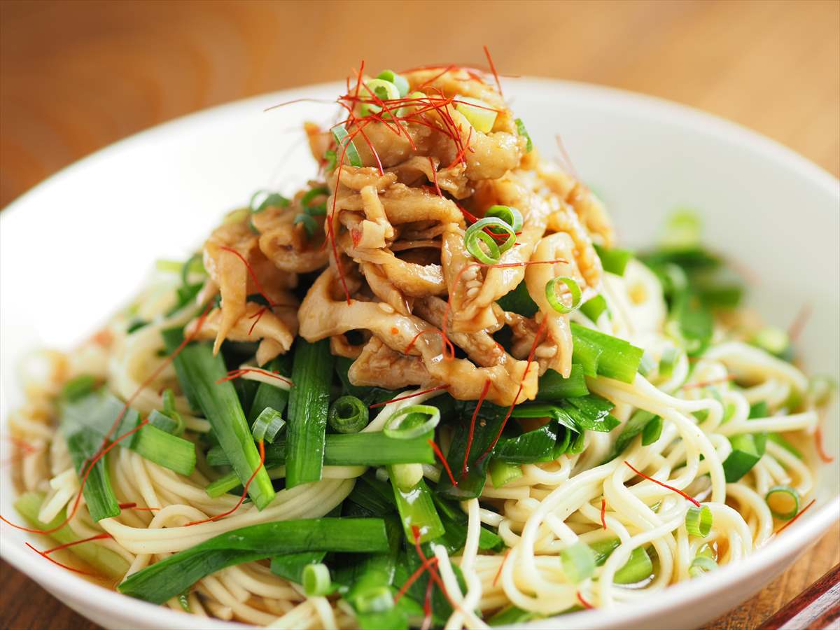 鶏皮ぽん酢のっけ冷やし中華風