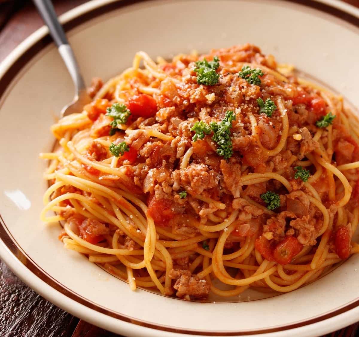 電子レンジで完成!忙しいときでもパパッと作れる簡単「トマトパスタ」