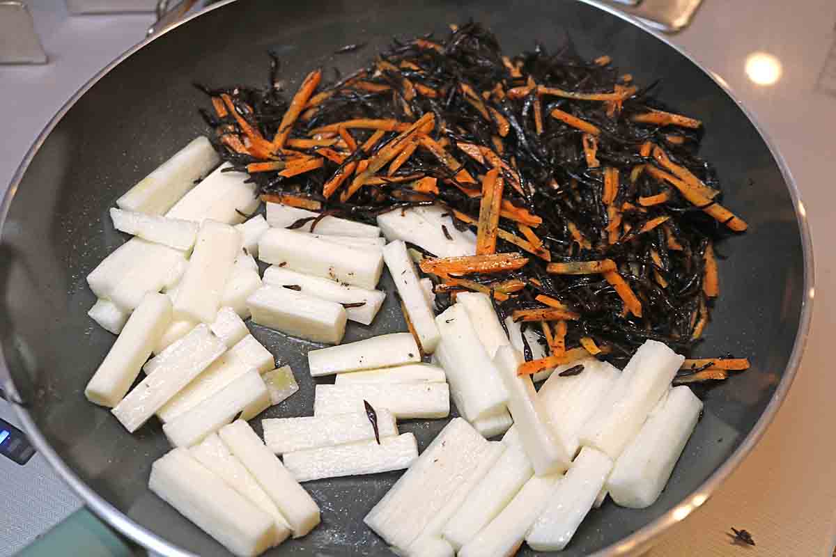 「長芋と枝豆のひじき炒め」レシピ