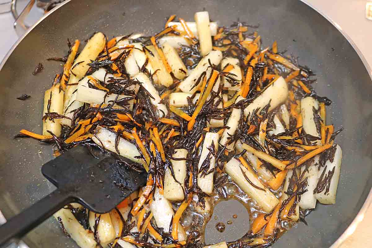 「長芋と枝豆のひじき炒め」レシピ