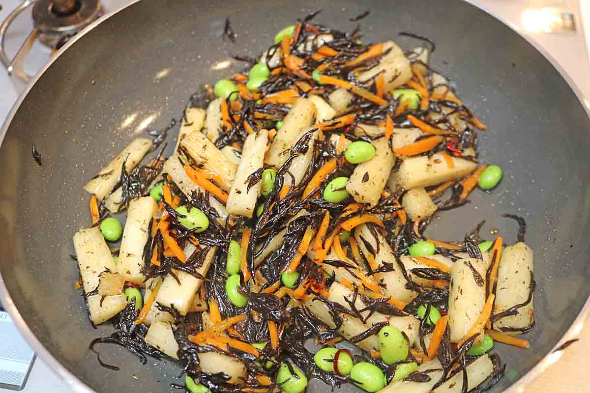 「長芋と枝豆のひじき炒め」レシピ