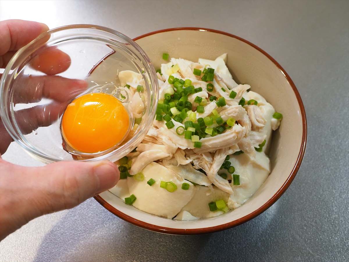 ささみとくずし豆腐のユッケ丼