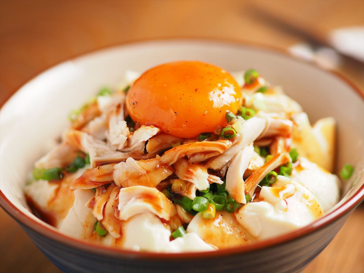 ささみとくずし豆腐のユッケ丼
