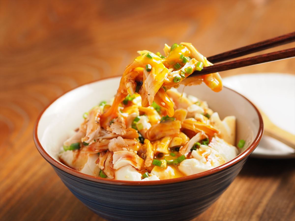 ささみとくずし豆腐のユッケ丼