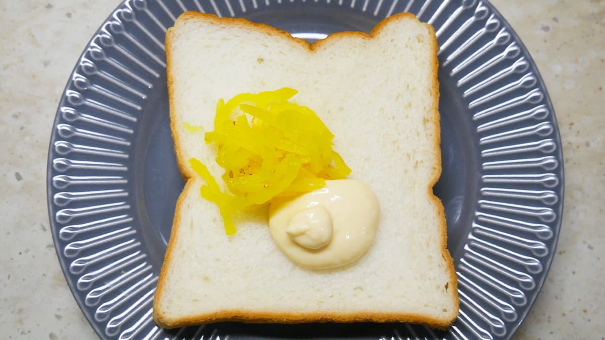 たくマヨチーズトースト工程1