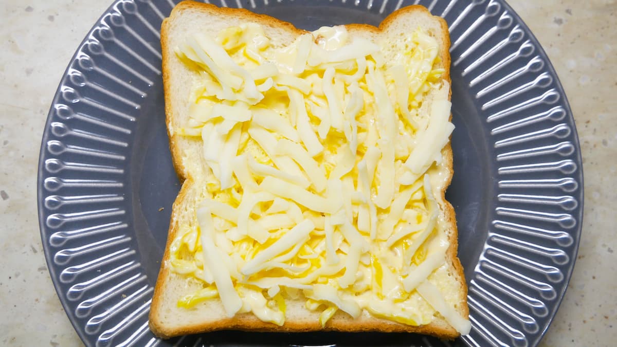 たくマヨチーズトースト工程2