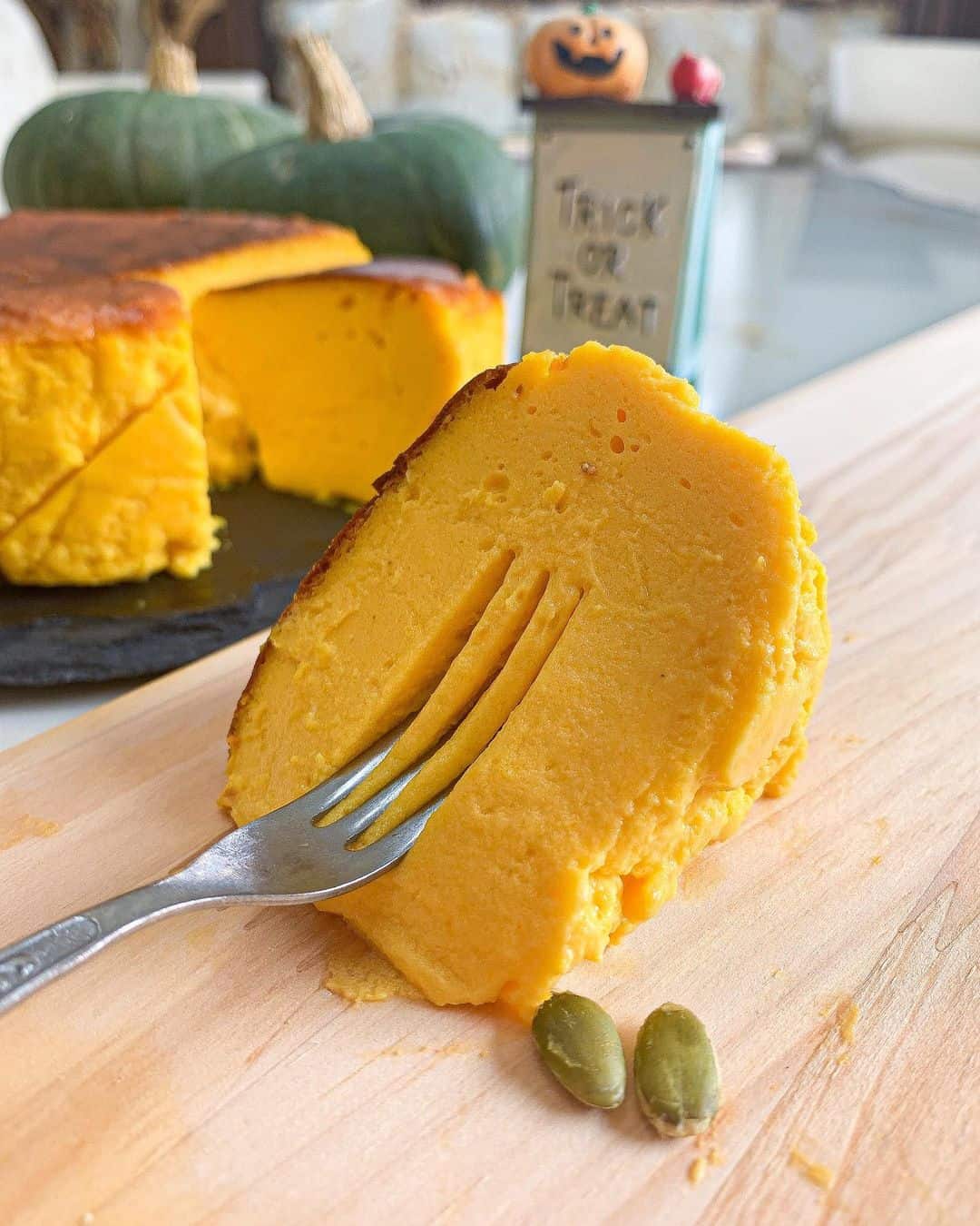 ハロウィンにも♪ほっこり甘くて色鮮やかな「かぼちゃケーキ」