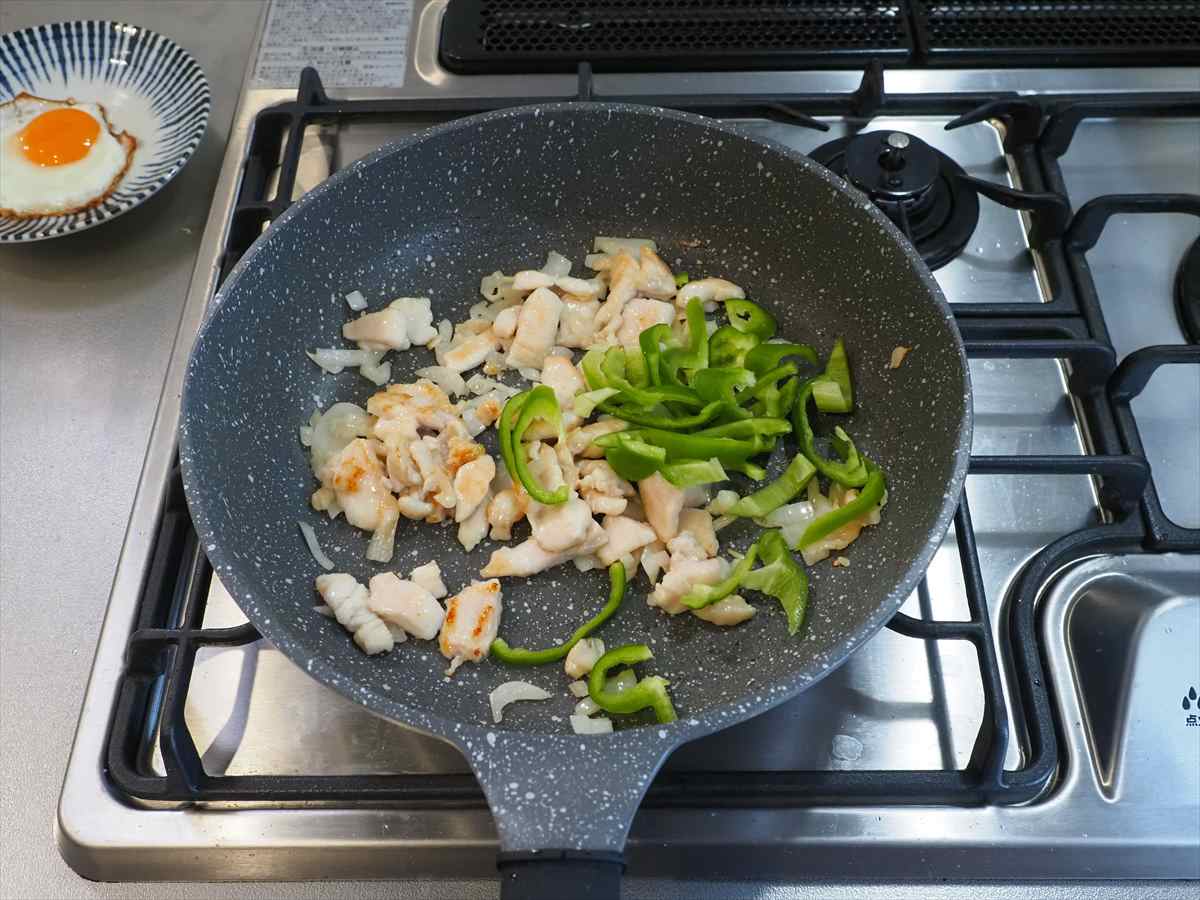「鶏むね肉のガパオライス風」レシピ
