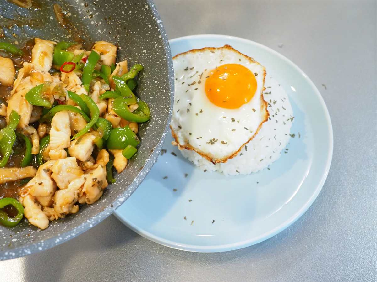 「鶏むね肉のガパオライス風」レシピ
