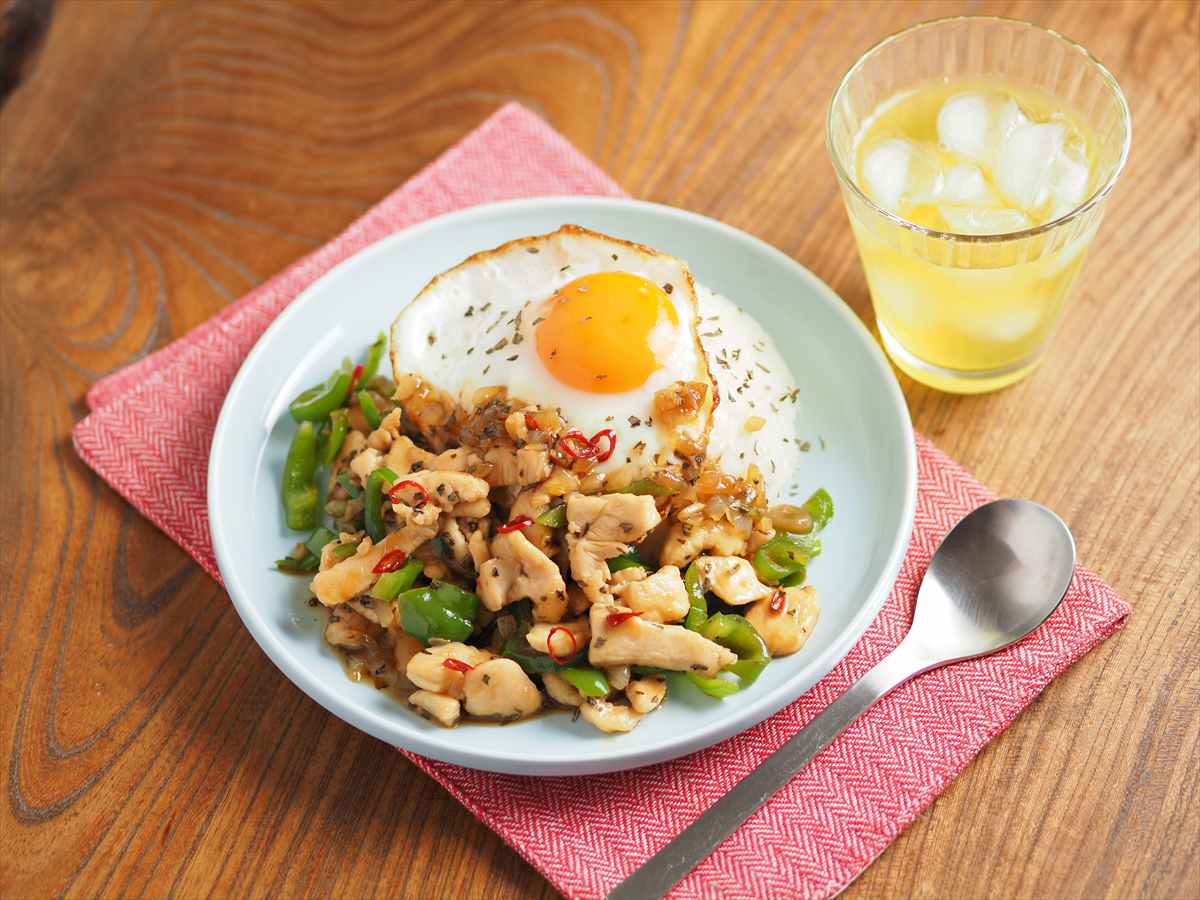 「鶏むね肉のガパオライス風」レシピ