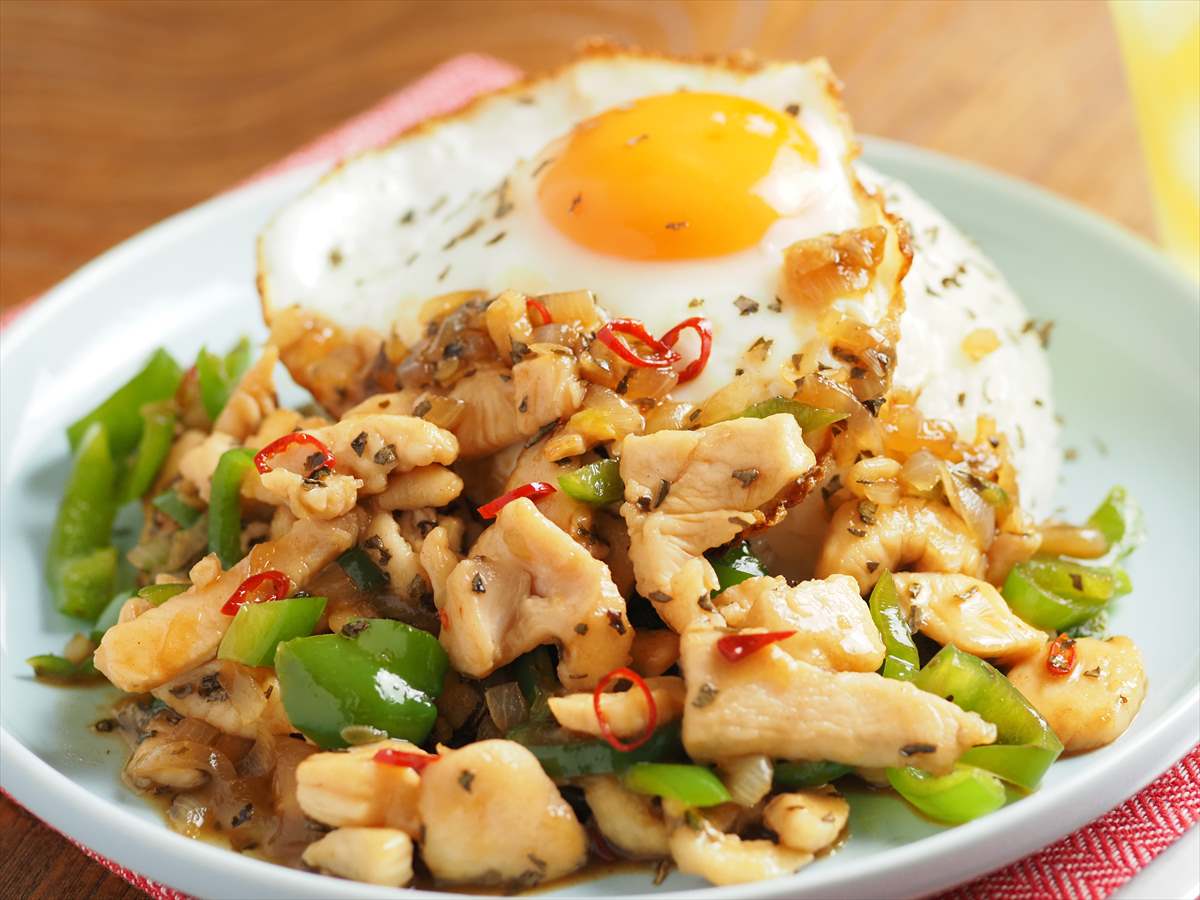「鶏むね肉のガパオライス風」レシピ