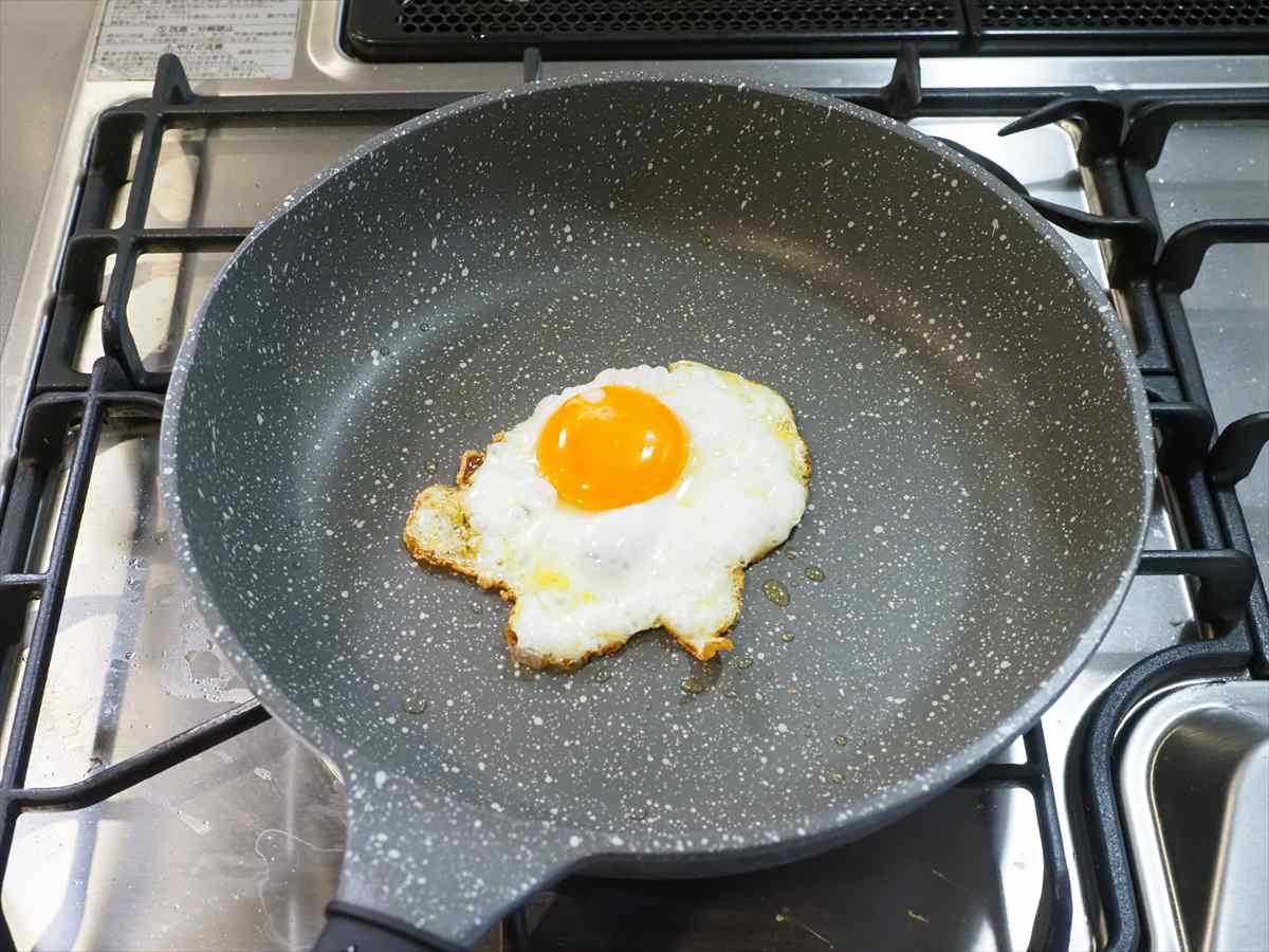「鶏ハムと目玉焼きのワンプレート朝ごはん」レシピ