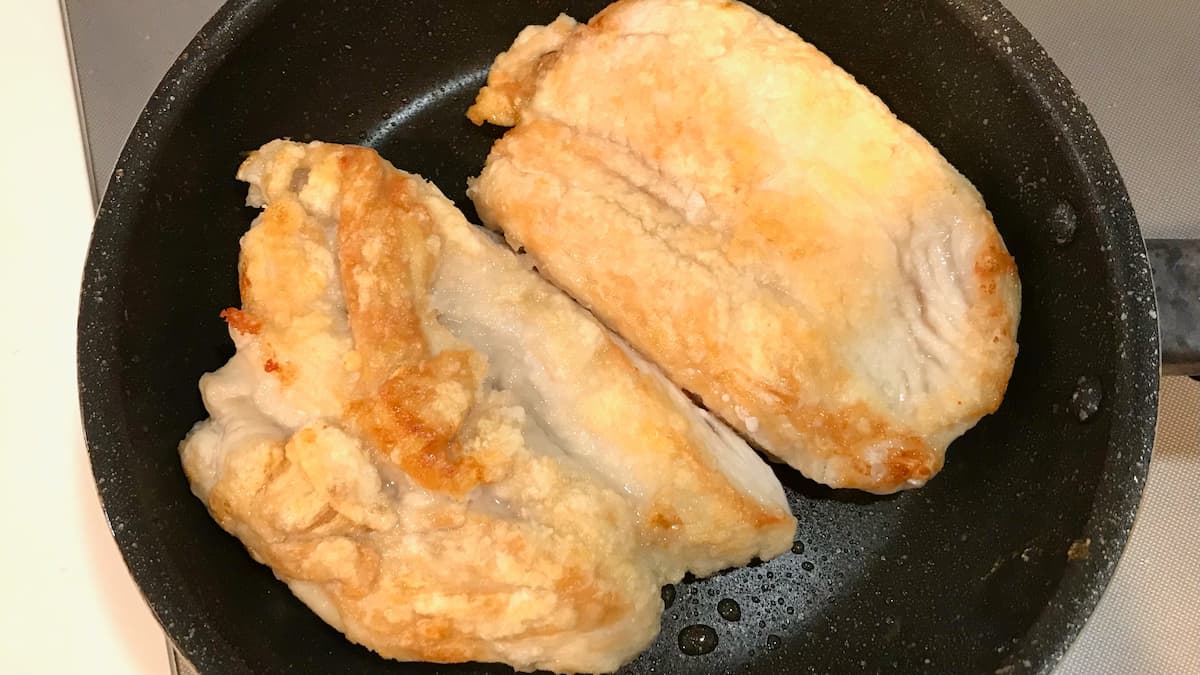 チキンの焼き加減　まいのおやつ　サクサクむね肉のトマトソースがけ