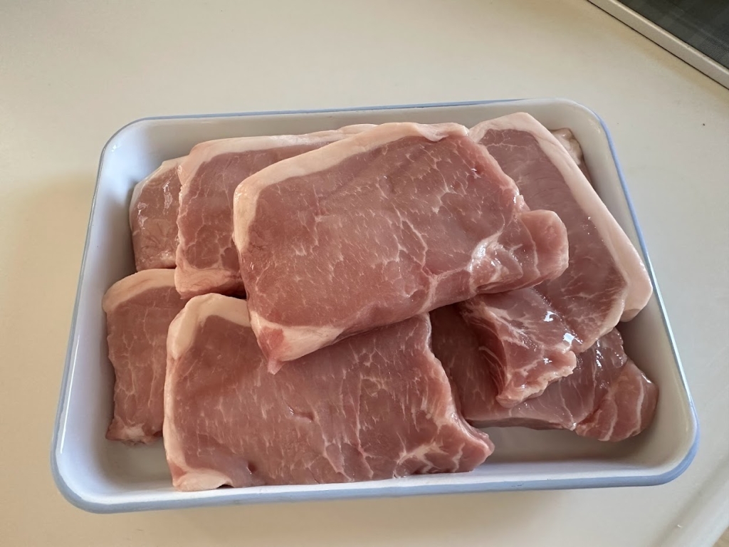お肉の表面に出る白いプニプニとした物体の正体は?出さないように焼く3つのコツを解説!