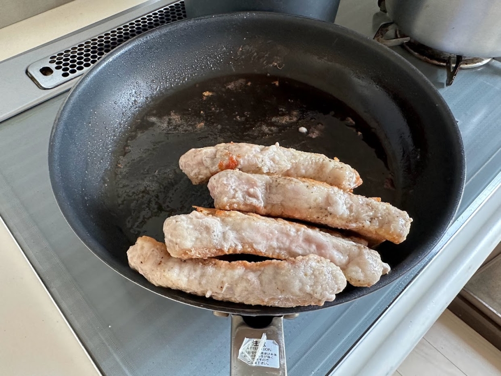 お肉の表面に出る白いプニプニとした物体の正体は?出さないように焼く3つのコツを解説!