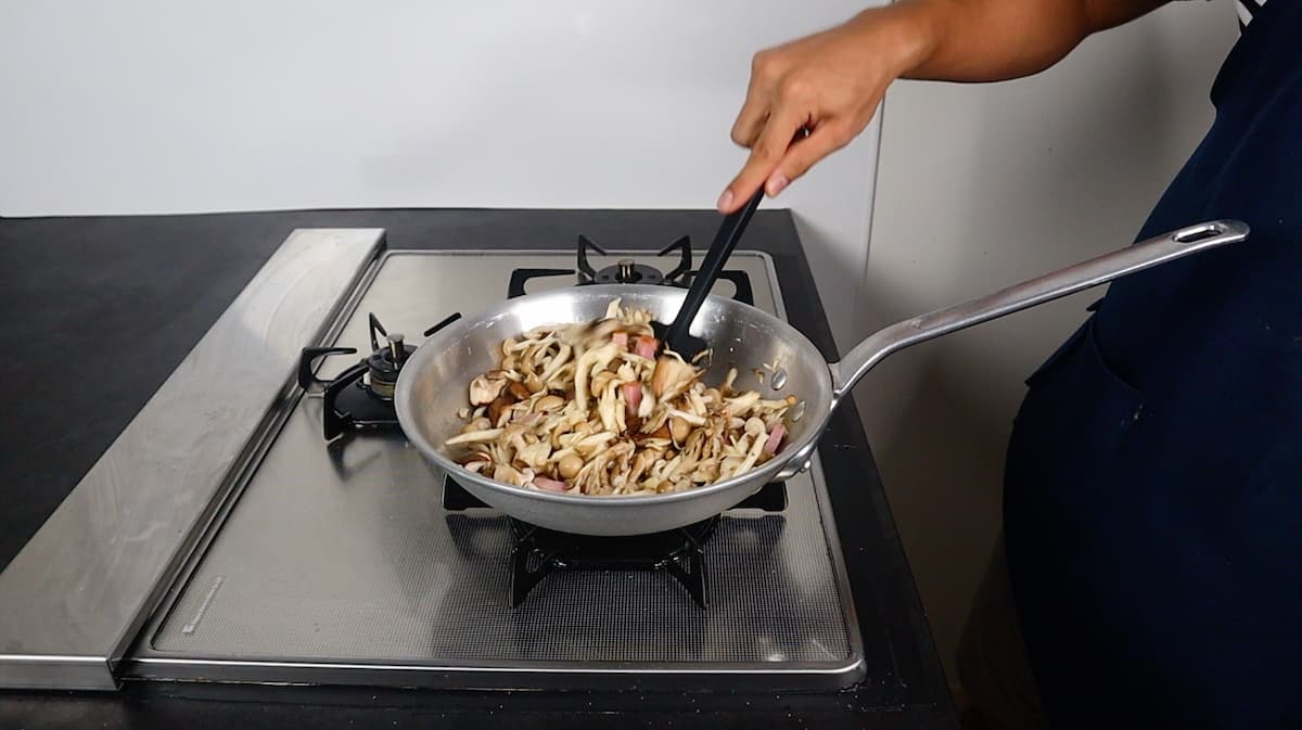 濃厚すぎる「極 きのこ和風パスタ」の作り方