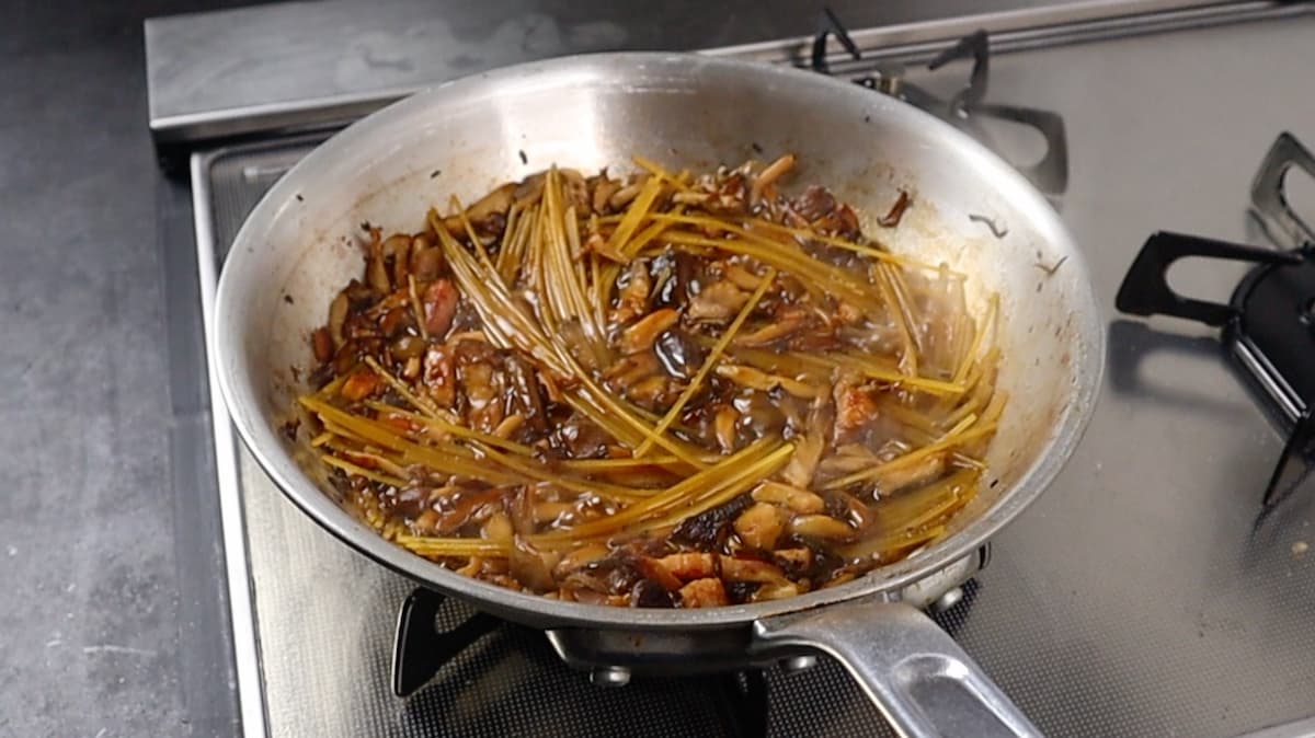 濃厚すぎる「極 きのこ和風パスタ」の作り方