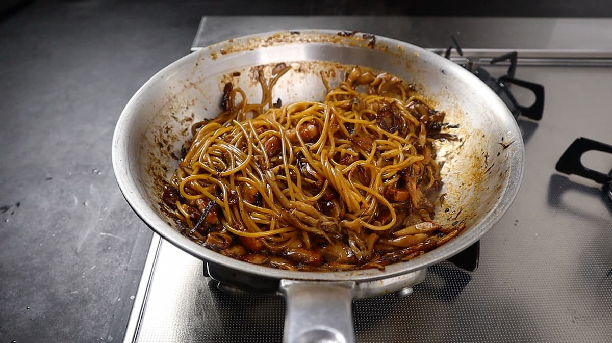 濃厚すぎる「極 きのこ和風パスタ」の作り方