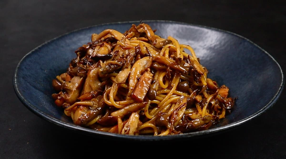 濃厚すぎる「極 きのこ和風パスタ」の作り方